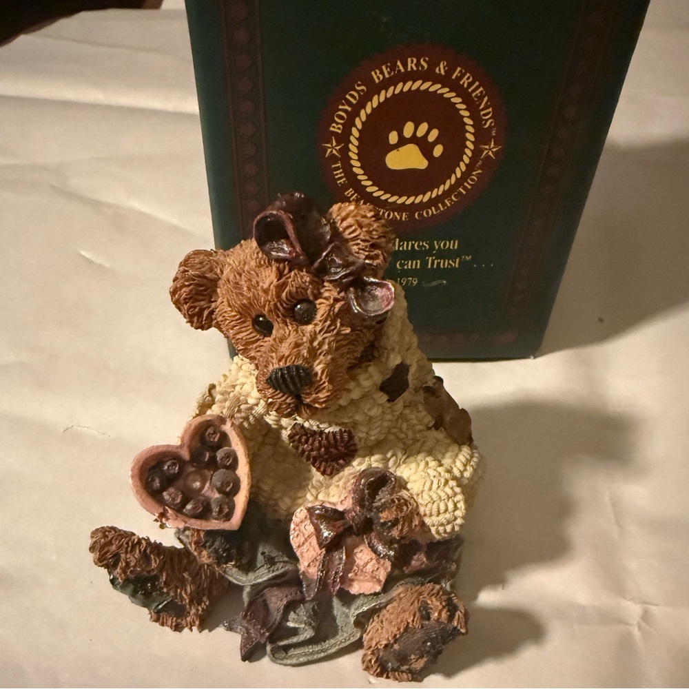 Vintage Boyd's Bear Bearstone Figurine "Bailey Heart's Desire" 1995 Valentine